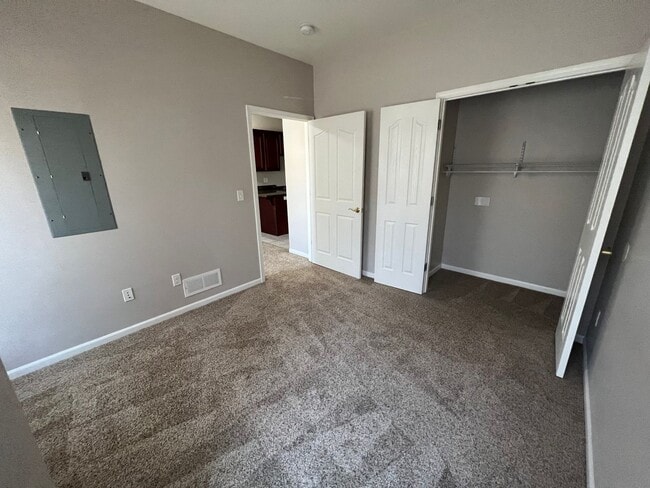 Foto del edificio - Pre-Leasing for 26/27 School Year