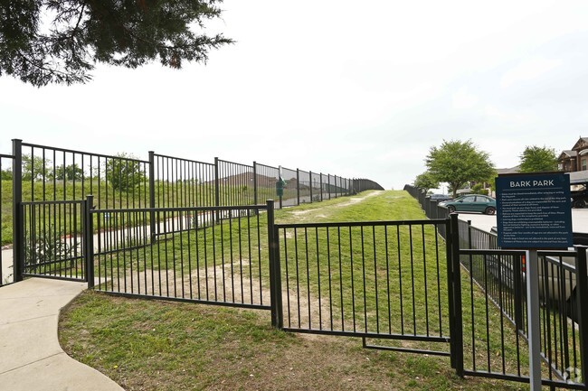 DOG PARK - Retreat at Stonebridge Ranch Apartments