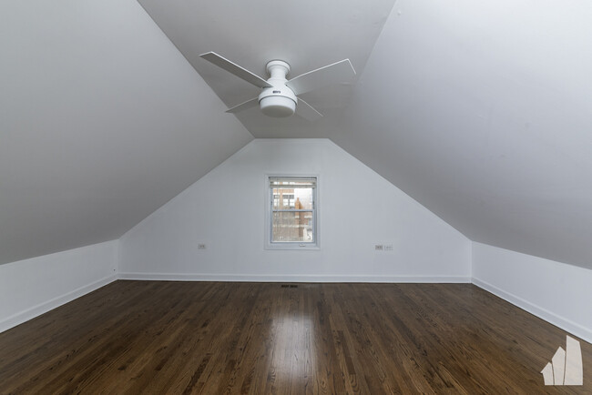 Foto del edificio - 1426 N Greenview Ave