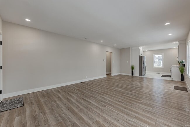 Building Photo - 808 S Cullen Ave