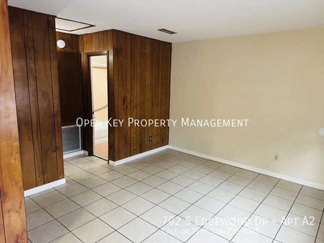 Building Photo - 702 S Edgewood Dr