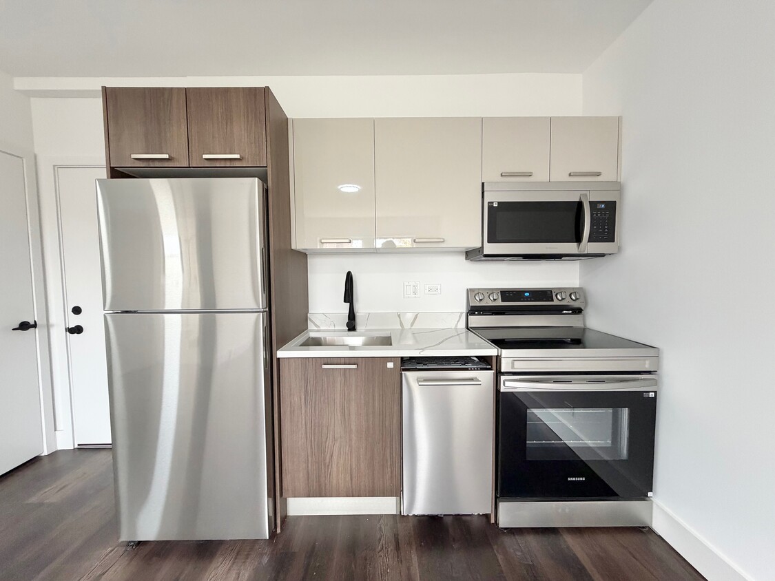Foto principal - 5647 N Ashland Ave
