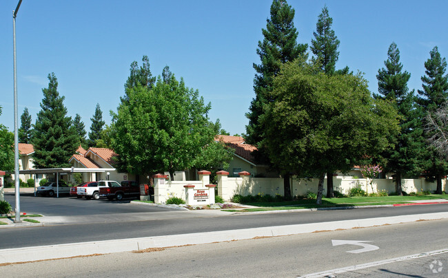 Foto del edificio - Ross Gardens