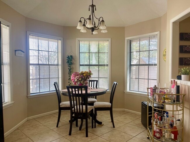 Building Photo - Cute 3 Bed, 2 Bath House Near Sorority Hou...