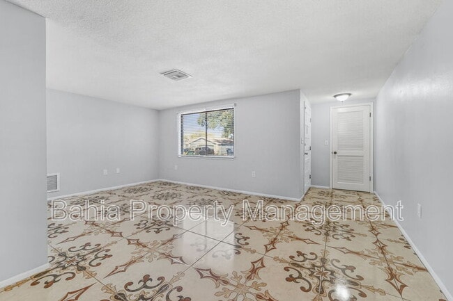 Building Photo - 9425 Palm Ave