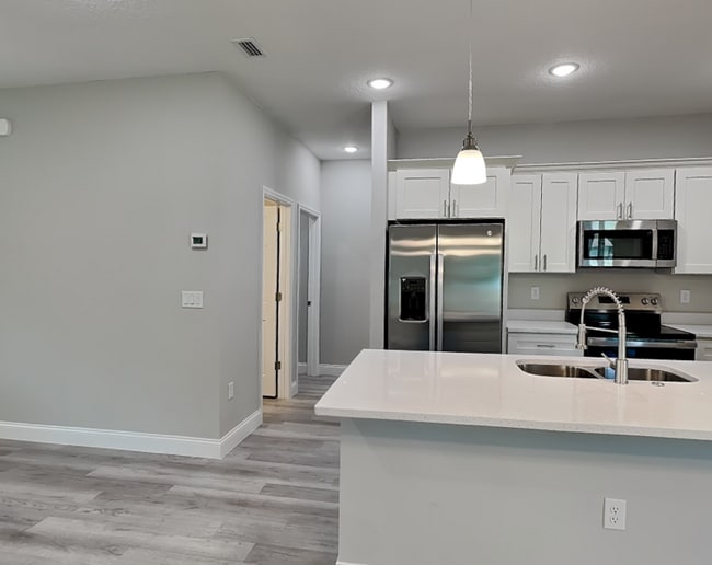 Building Photo - 11581 N Kenlake Cir