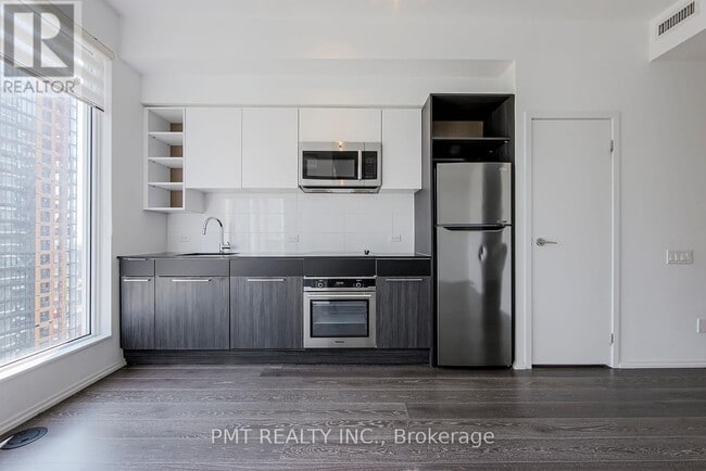 Building Photo - 68 Shuter St