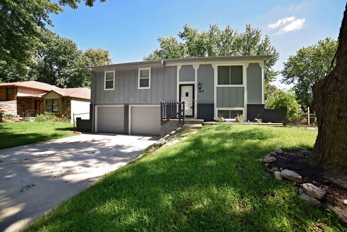Primary Photo - Amazing 3 Bedroom Home in Independence