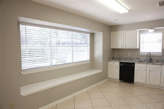 Building Photo - 14123 Rosetta Dr