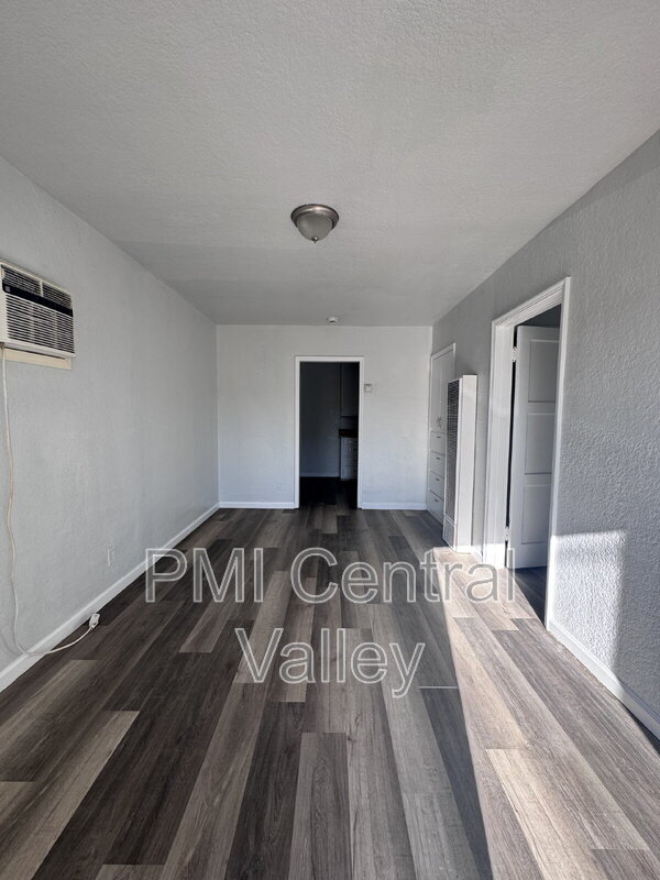 Building Photo - 1112 Barberry Ln