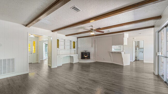 Foto del edificio - 1003 Pear Tree Ln