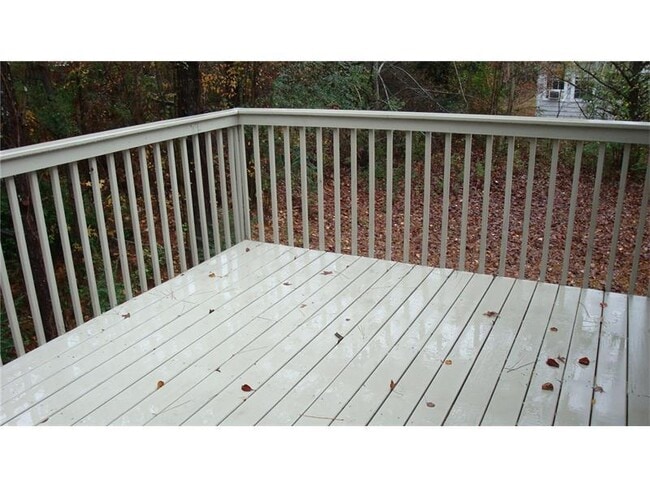 Deck - 535 Elizabeth Heights NE
