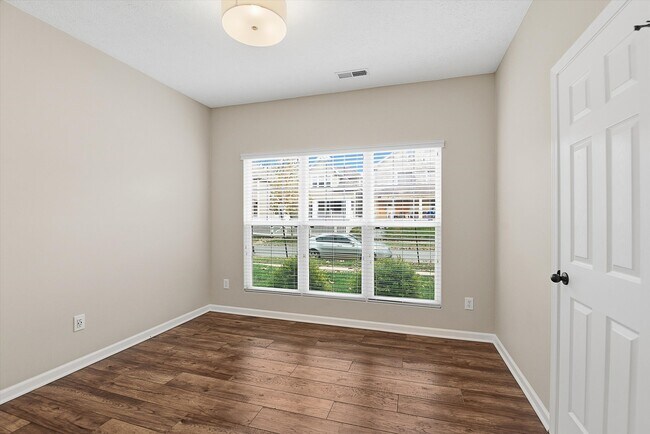 Building Photo - 630 N Hamilton Ave