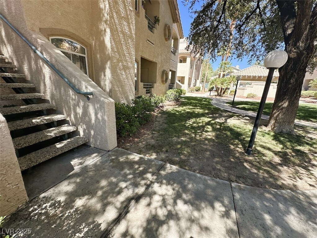 Foto del edificio - 5415 W Harmon Ave