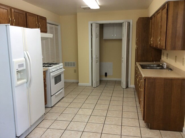 Building Photo - Washington Twp - 3 BR home