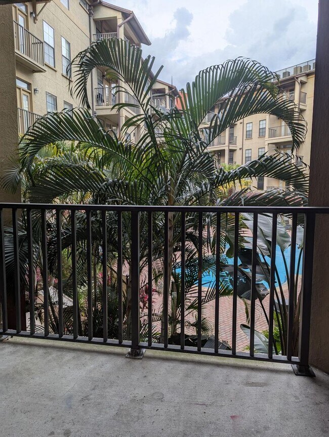 Updated 2x2 1042 square feet with balcony - Updated 2x2 1042 square feet with balcony Apartment