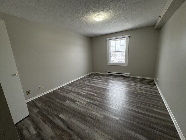 Building Photo - 151 Queen St