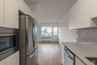 Building Photo - 3555 Chem. de la Côte-des-Neiges