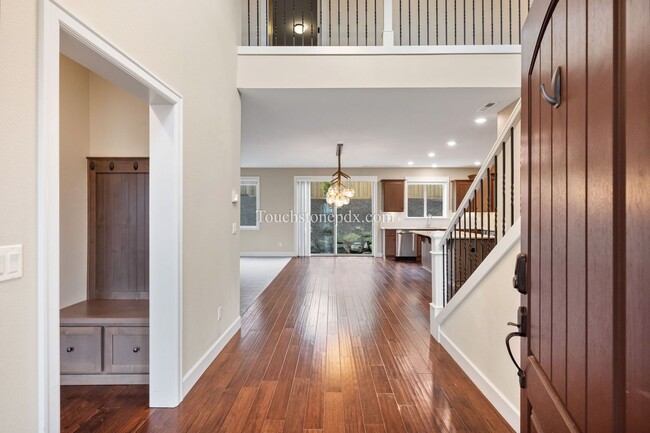 Foto del edificio - Happy Valley Stunner! 4BD|3BA w/Loft!