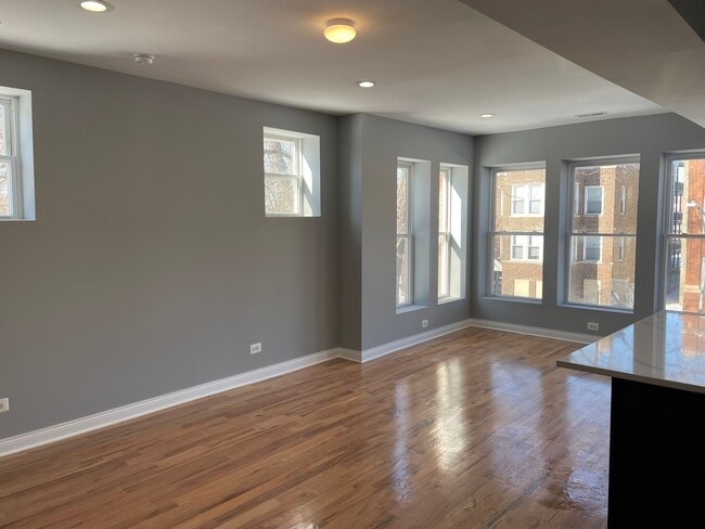 Building Photo - 1411 E 67th Pl