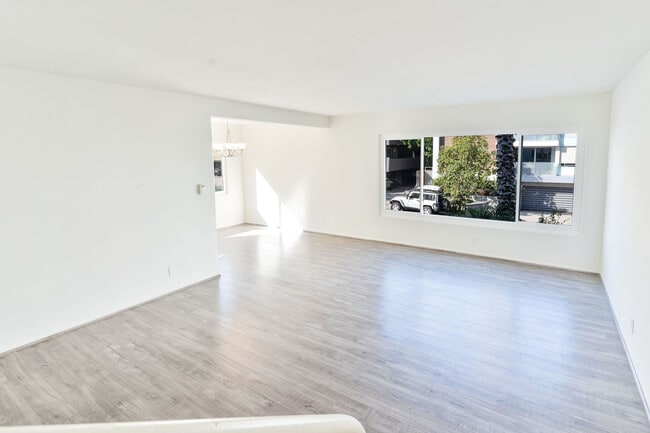 Building Photo - 11660 Chenault St
