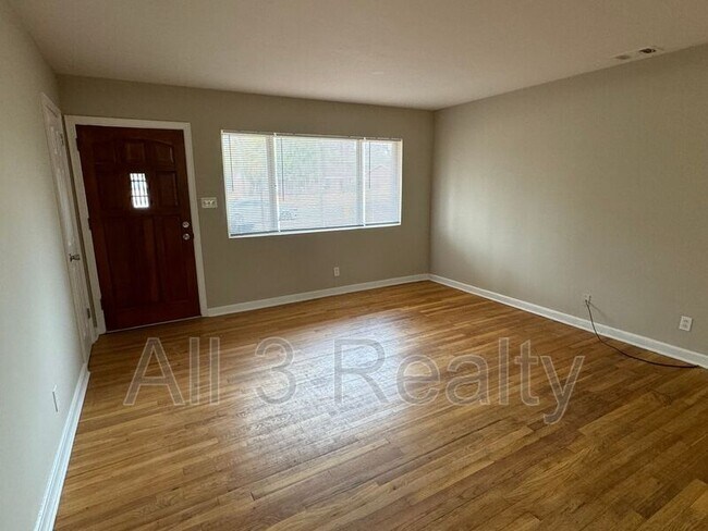 Building Photo - 1368 Adrian Ln
