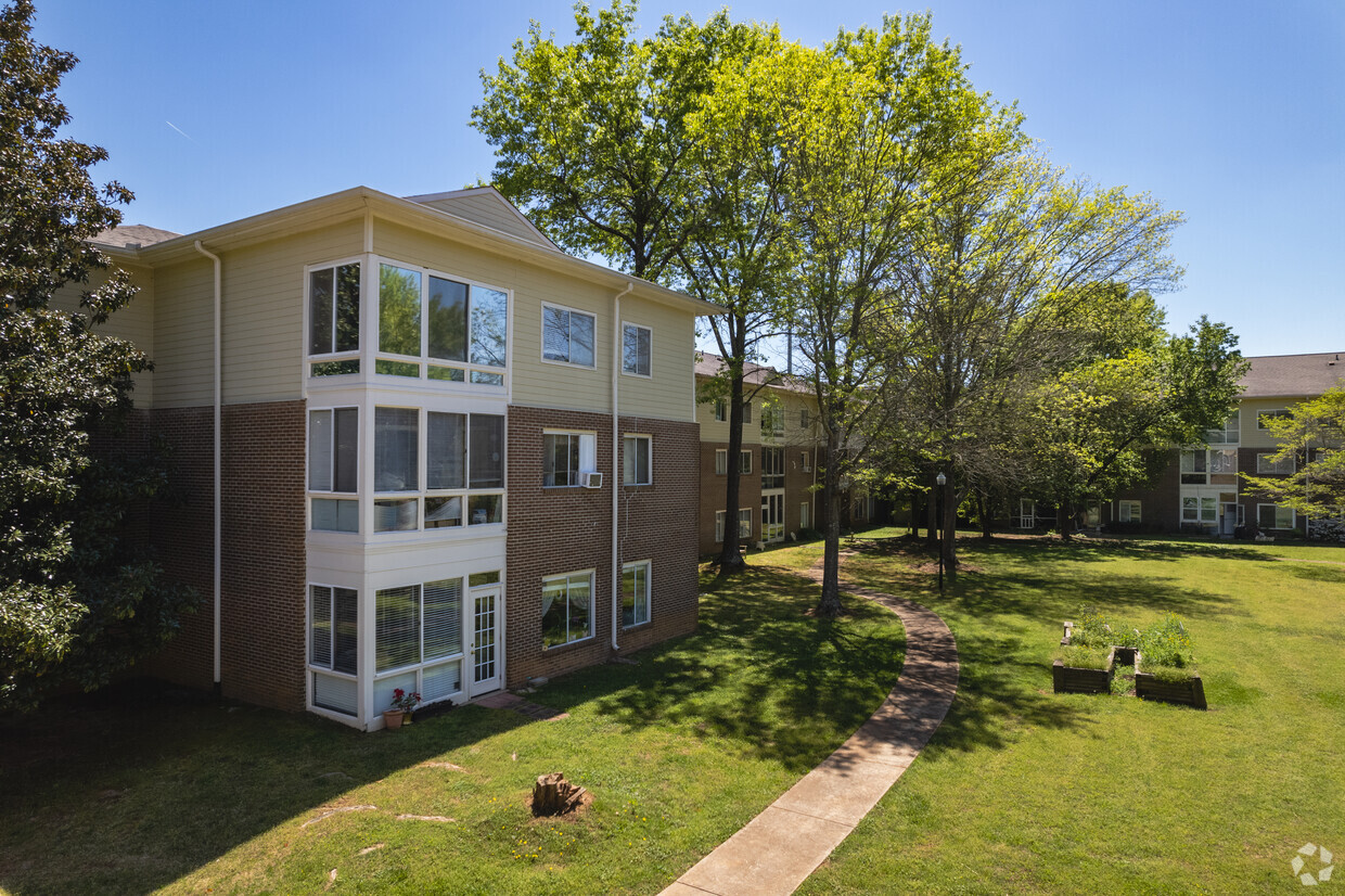 Primary Photo - Aventine at Skylyn Apartments