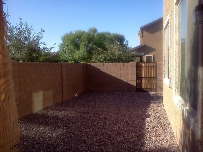 Building Photo - Great Gilbert Location, 4 bedrooms 2.75 ba...