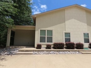 Building Photo - 2434 Haverhill Dr