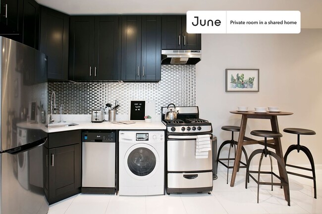 Building Photo - Private bedroom in 3 bed/1 bath Home