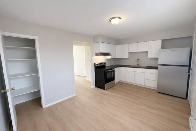 Foto del edificio - Newly Renovated 2 Bed, 1.5 Bath Townhome – Prime Location Near 28th Street
