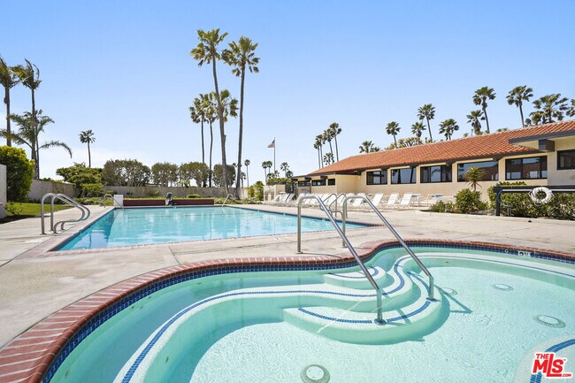 Foto del edificio - 29500 Heathercliff Rd
