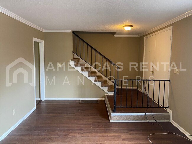 Foto del edificio - Townhome For Rent In Hoover! ONE MONTH FRE...