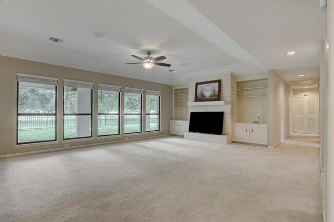 Foto del edificio - 2307 Fairway Cir