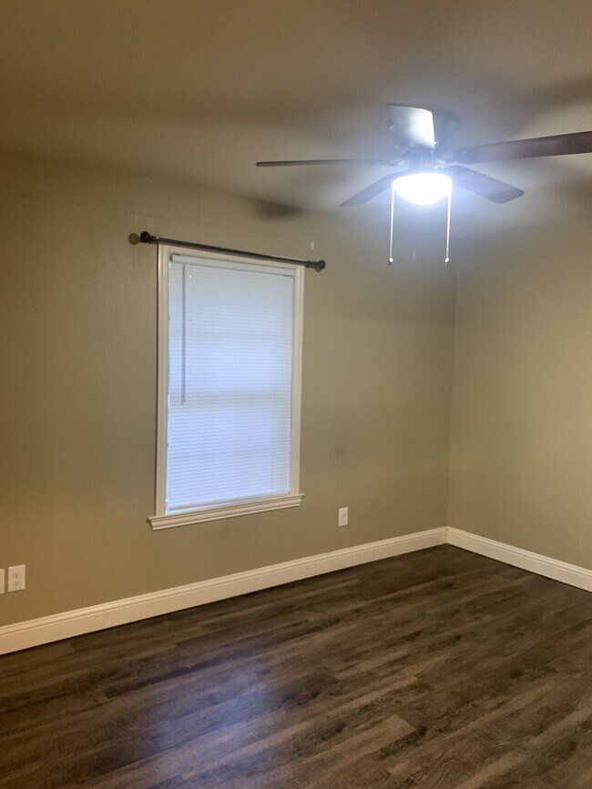 513 Chestnut St, Van, TX 75790 House Rental in Van, TX