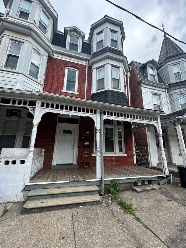 Primary Photo - 521 Cherokee St