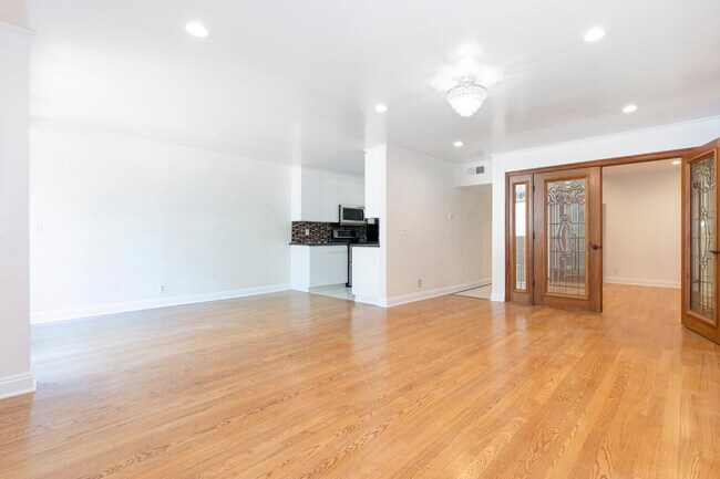 Building Photo - 14141 Dickens St