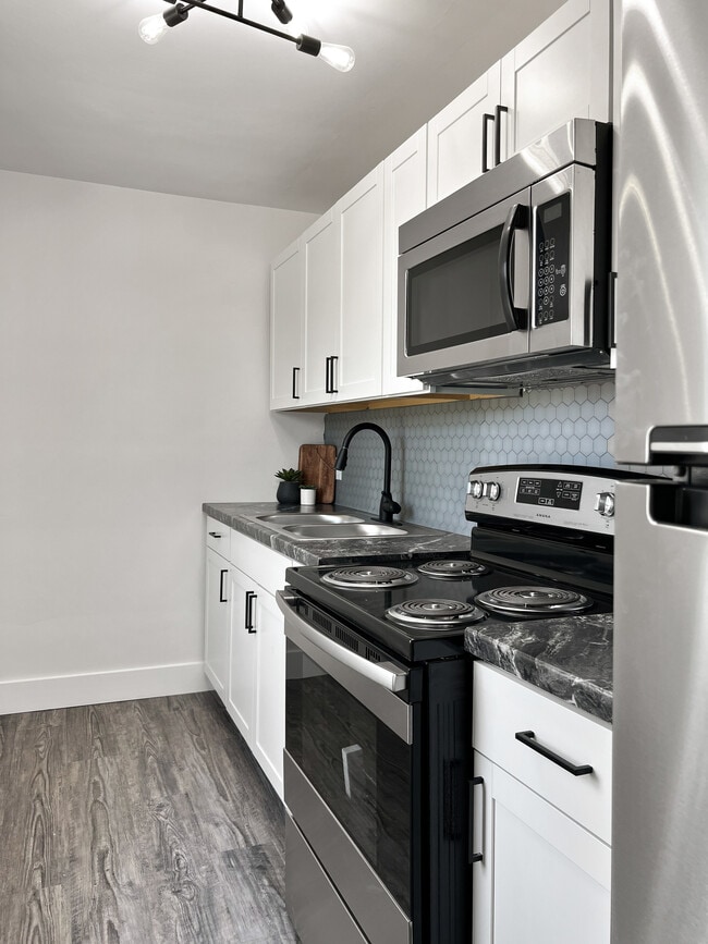 Building Photo - The Riv On The Greenway Apartments