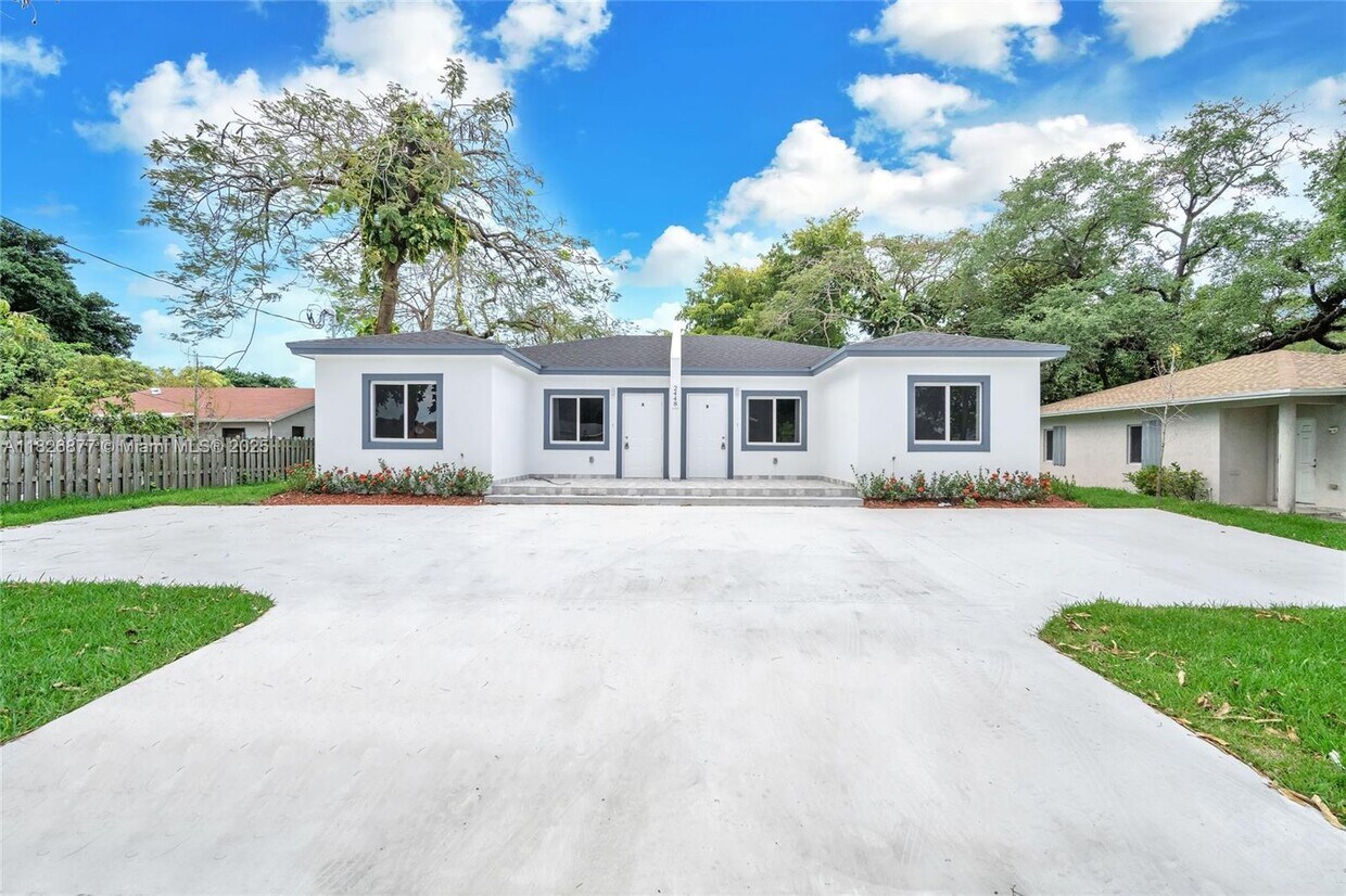 Foto principal - 2448 NW 42nd St