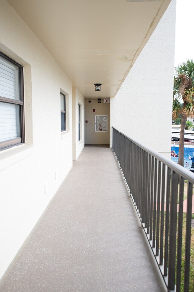 Photo - 1000 Cove Cay Dr Townhome