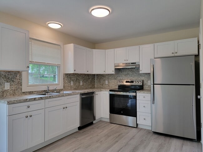 Building Photo - 32 Cranfield Ct