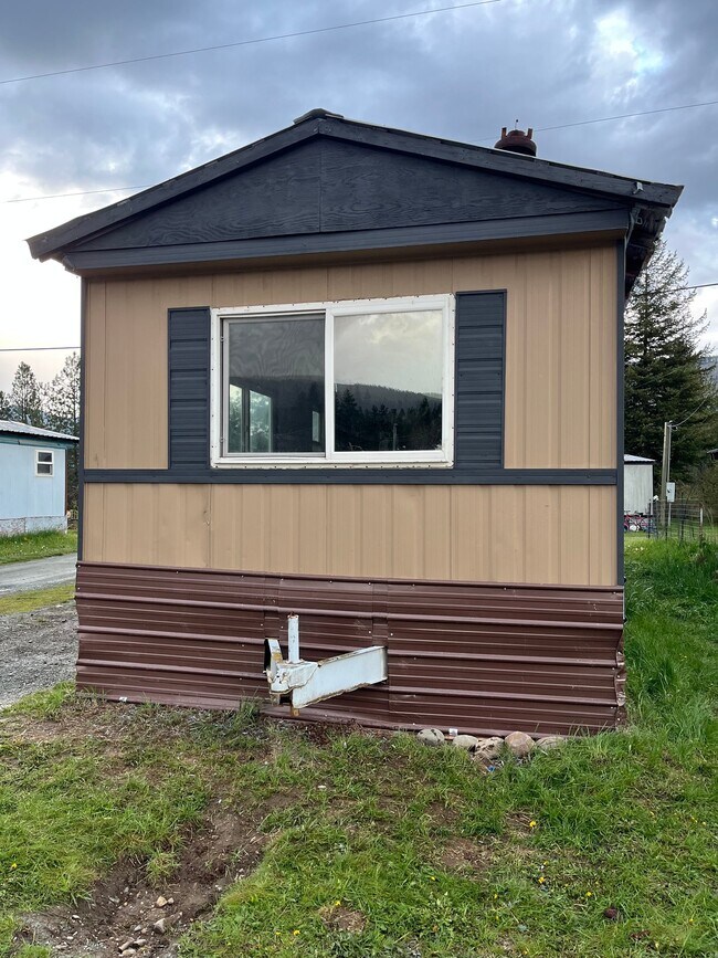 Building Photo - 1130 MT-135