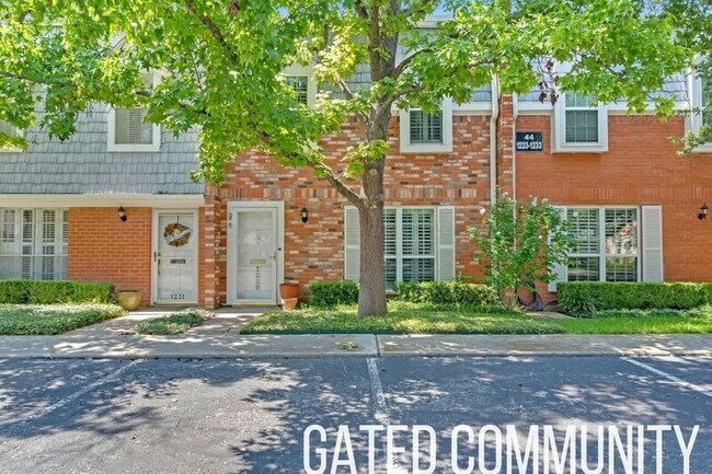 Foto del edificio - 1229 Roaring Springs Rd