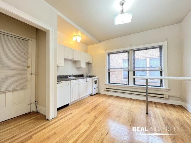 Building Photo - 1 bedroom in EVANSTON IL 60202