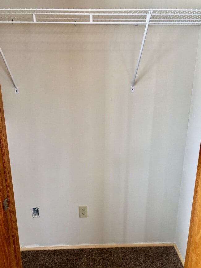 Building Photo - 902 W Lincoln Ave #2