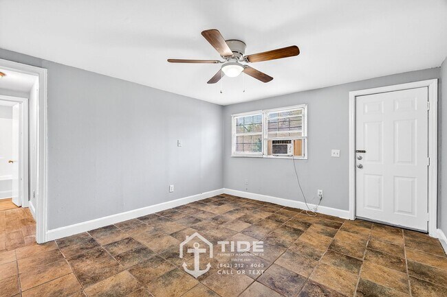 Foto del edificio - 2205 Russelldale Ave