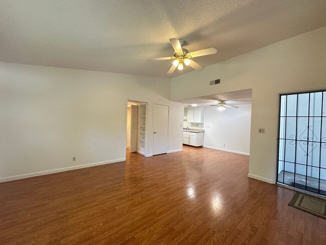 Building Photo - Two Bedroom in Great Location!