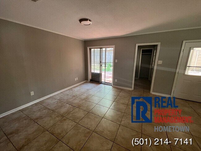 Building Photo - 5709 Chaucer Ln