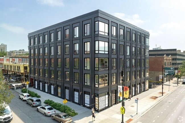 Building Photo - 1135 W Winona St