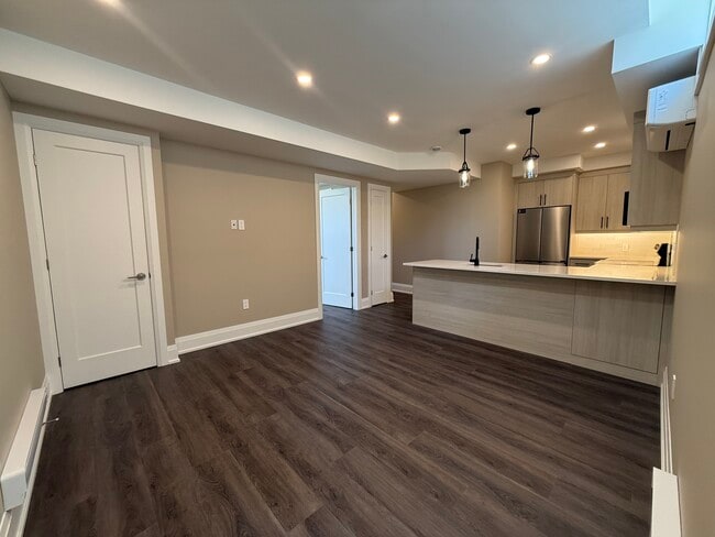 Building Photo - 267 Rockledge Dr